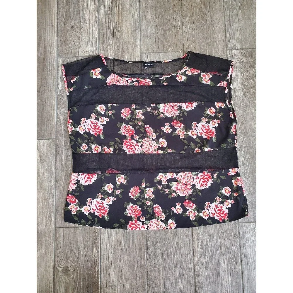Torrid Black Floral Mesh Panel Short Sleeve Shirt Blouse Plus Size measures 1/2 - Picture 1 of 4
